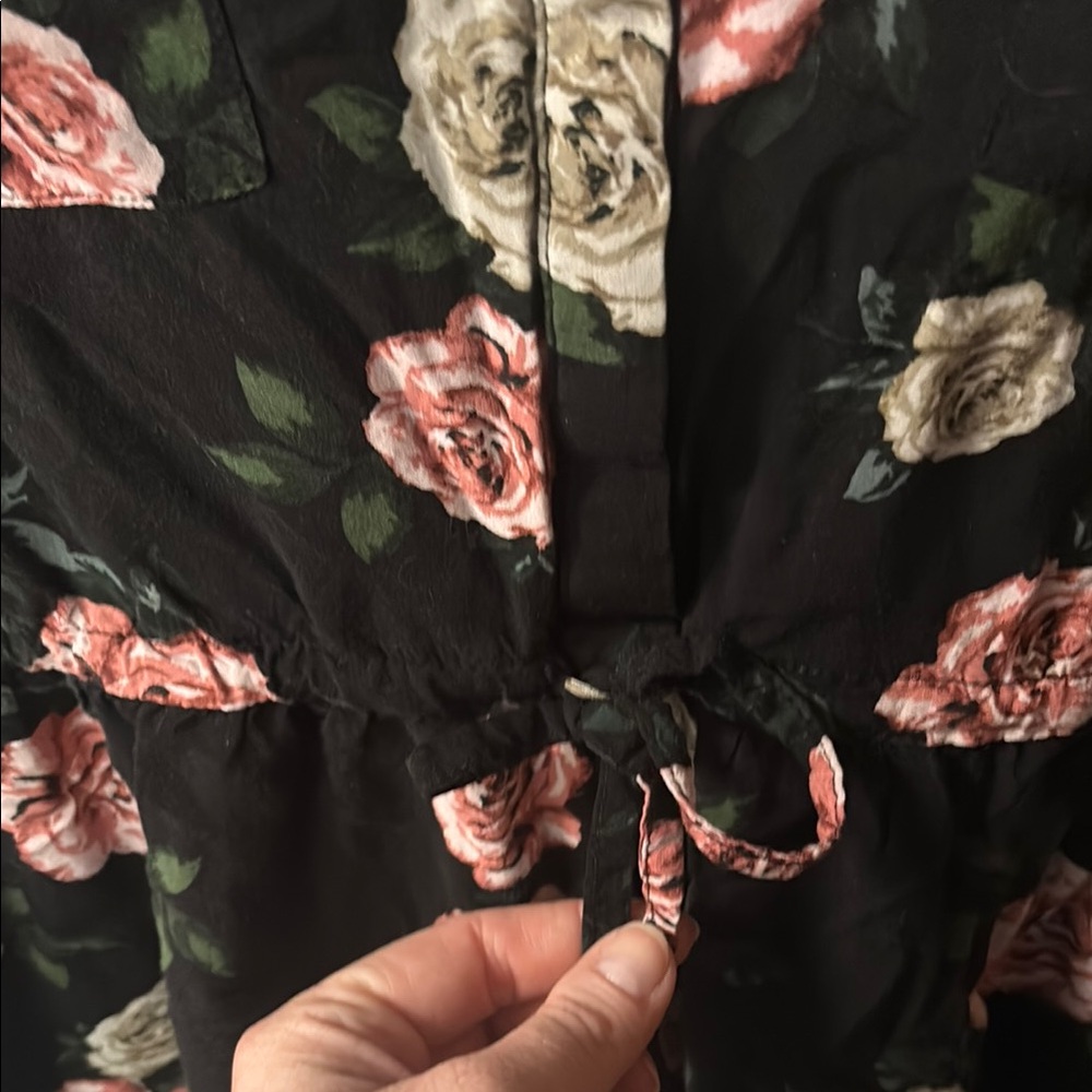 Torrid Floral Sleeveless Top Tie Waist- Black and Pink Floral 1X - Picture 4 of 5